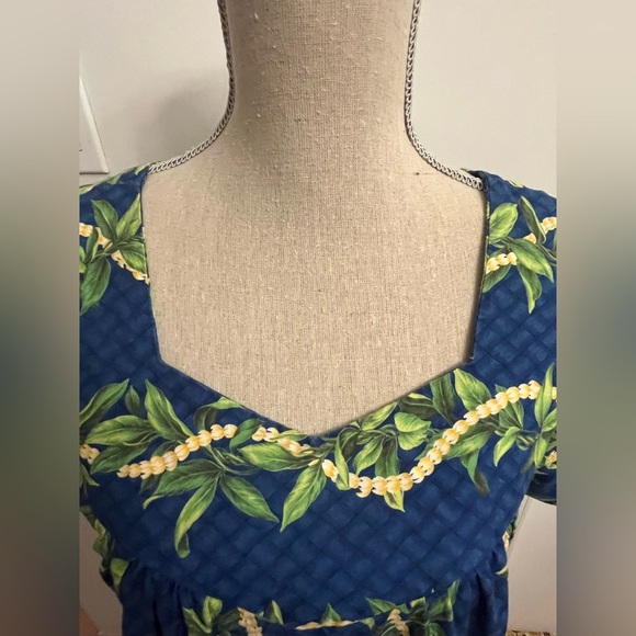 Hawaiian Muumuu Maxi Dress Large - Picture 4 of 9